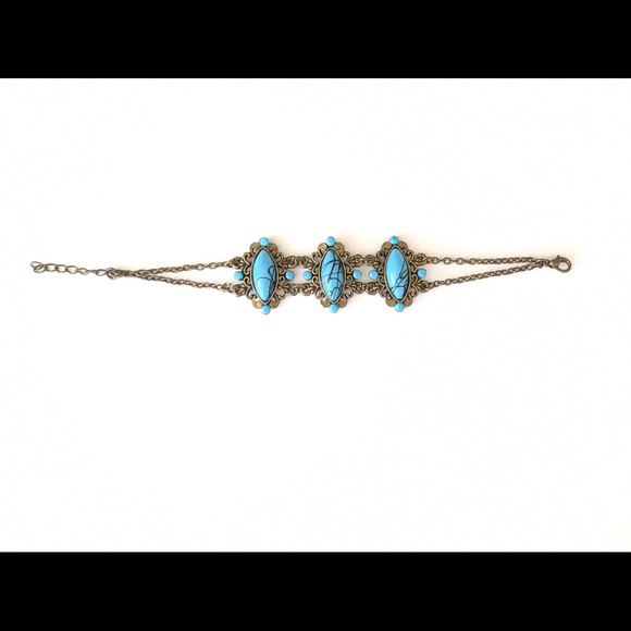 Jewelry - Beautiful Turquoise colored stone bracelet